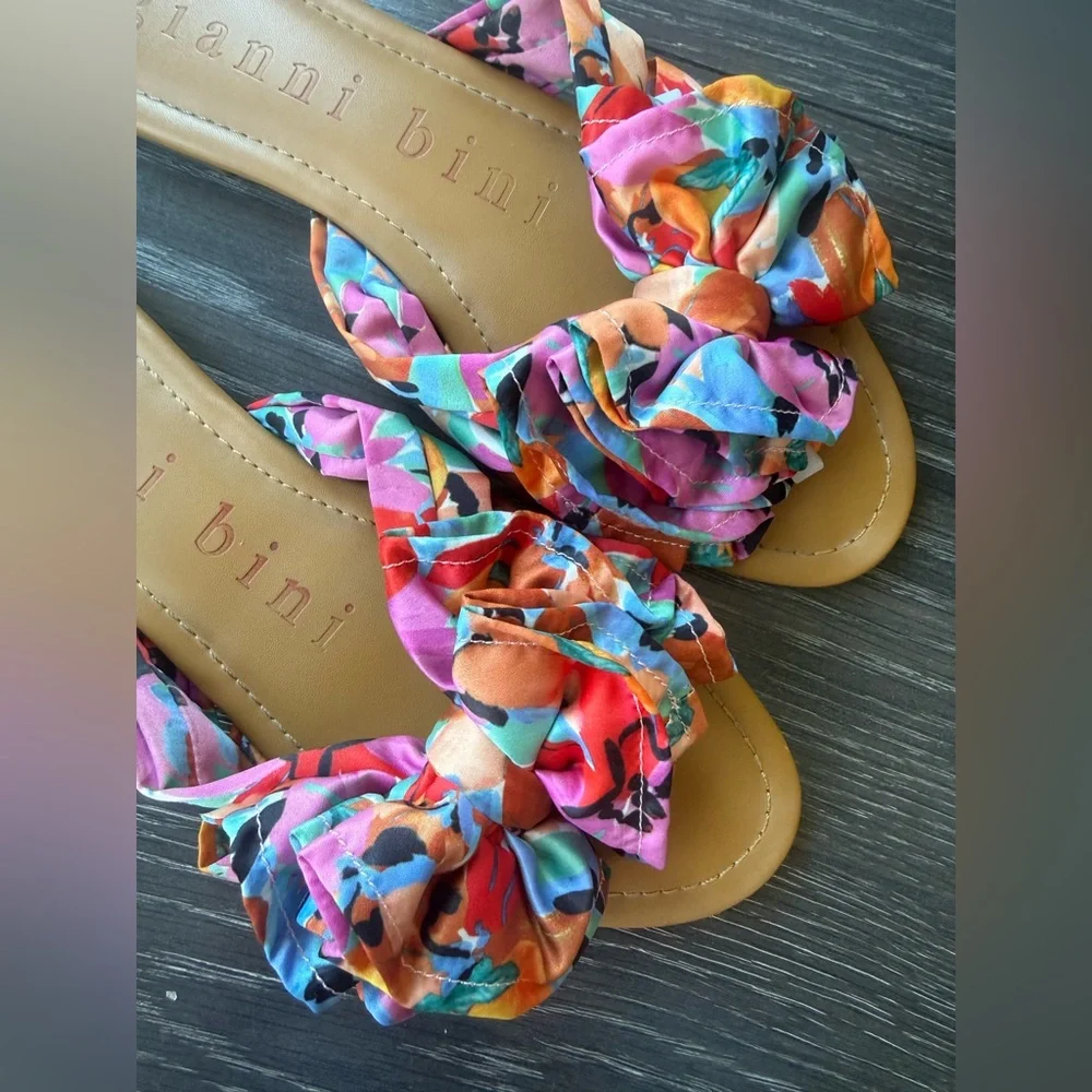 Gianna Bini floral silk bow sandals: Size 10 - Picture 2 of 4